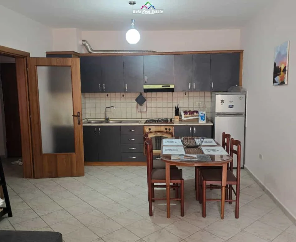 Tirane, jepet me qera apartament 1+1+Ballkon Kati 3, 65 m² 580 € (medar shtylla)