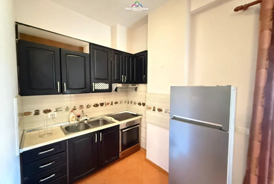 Tirane, jepet me qera apartament 1+1+Ballkon Kati 1, 70 m² 650 € (rruga e elbasanit)