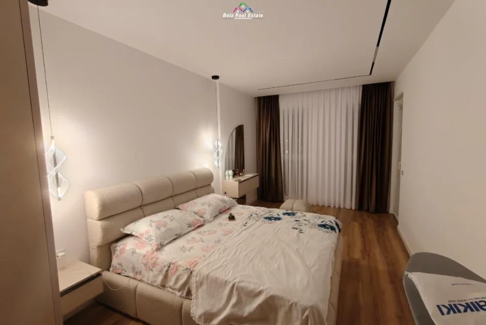 Tirane, shes apartament 2+1 Kati 8, 96 m² 145.000 € (univers city)