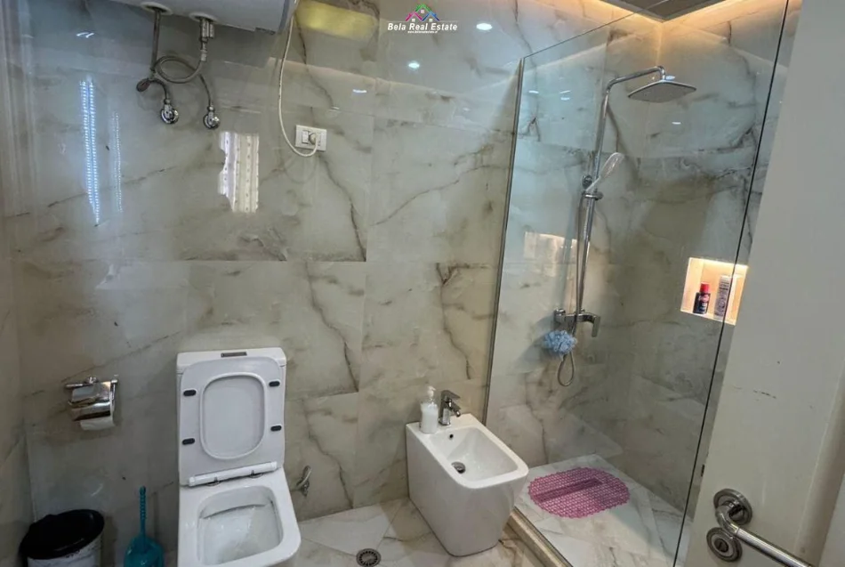 Tirane, shes apartament 3+1 Kati 6, 161 m² 222.000 € (mikel maruli)