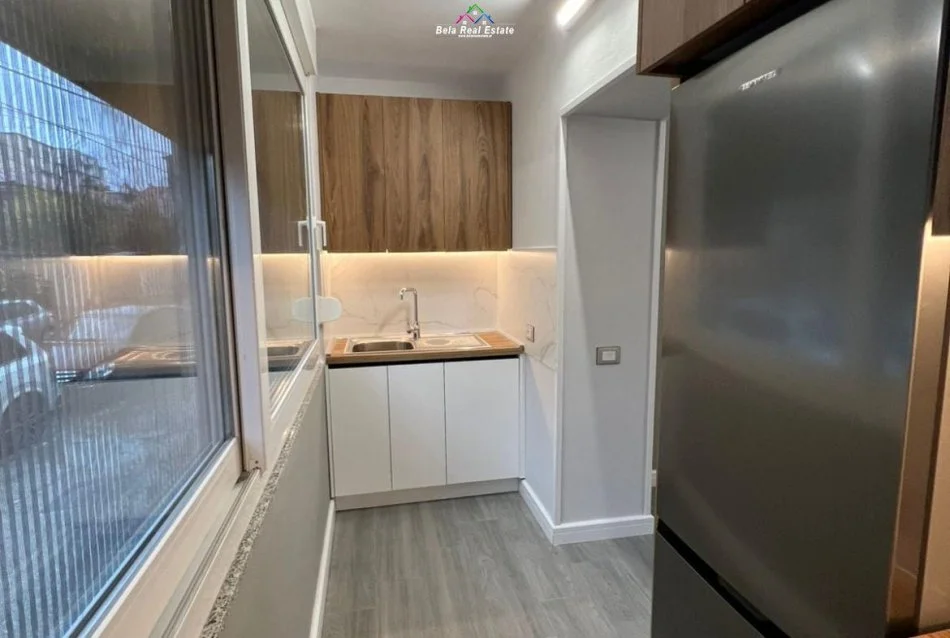 Tirane, jepet me qera zyre Kati 1, 60 m² 600 € (Shkolla E Kuqe)