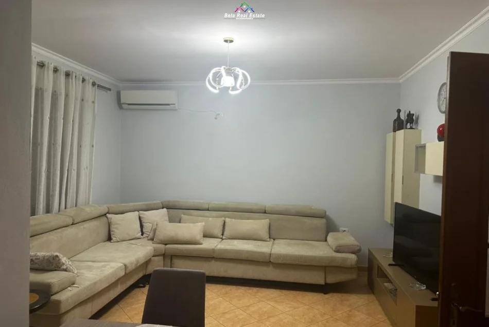 Tirane, jepet me qera Vile 3+1 Kati 3, 130 m² 580 € (teodor keko)