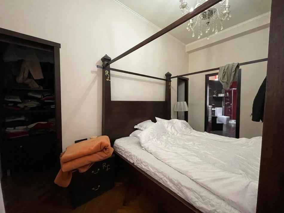 Tirane, jepet me qera për banim ose biznes ,2+1+Ballkon Kati 3, 120 m² 1.300 € (Qendër)