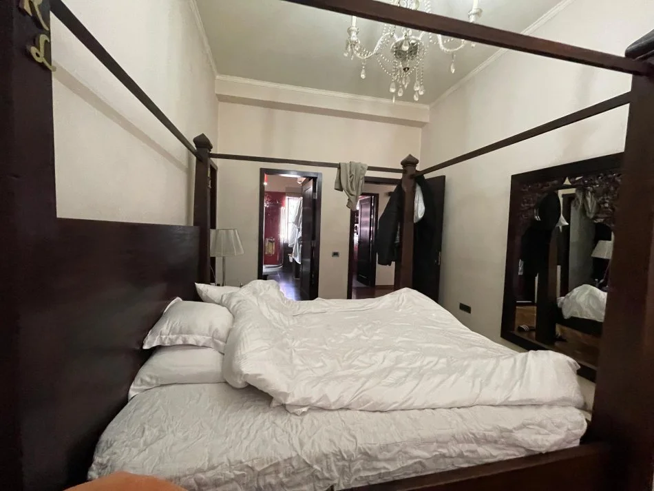 Tirane, jepet me qera për banim ose biznes ,2+1+Ballkon Kati 3, 120 m² 1.300 € (Qendër)