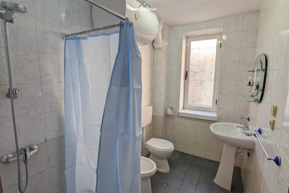 Tirane, jepet me qera apartament 2+1 Kati 1, 90 m² 500 € (ali demi)
