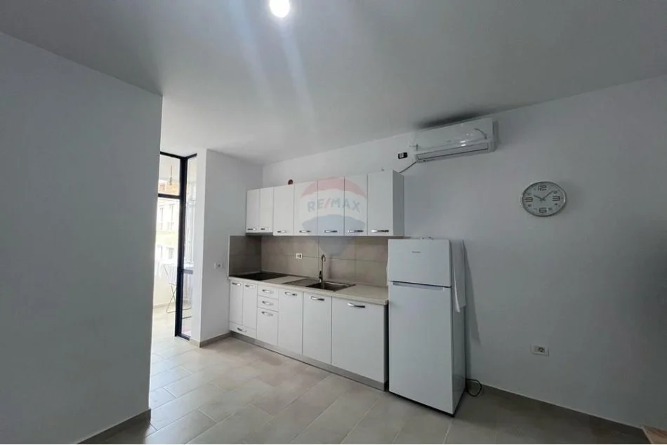 Tirane, jepet me qera 1+1+Aneks+Ballkon Kati 3, 60 m² 600 € (Bulevardi Gjergj Fishta)