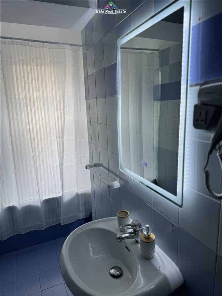 Tirane, jepet me qera apartament 1+1+Ballkon Kati 3, 68 m² 500 € (shkolla e kuqe)