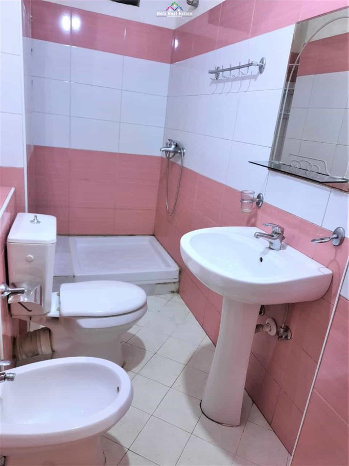Tirane, shes apartament 1+1+Ballkon Kati 4, 66 m² 114.000 € (5 maji)