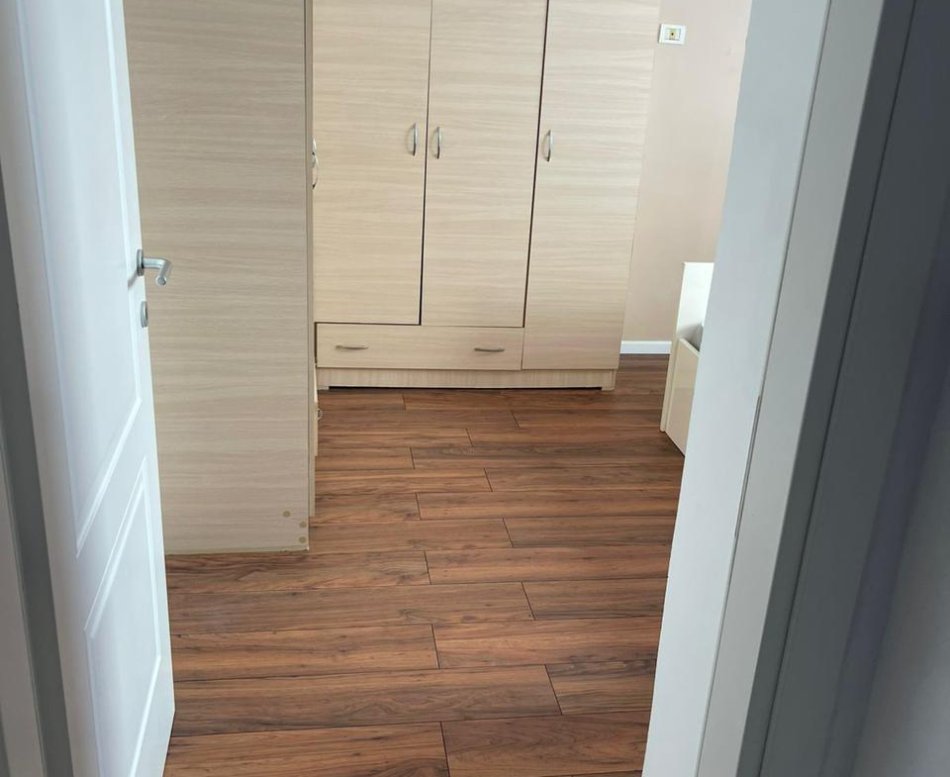 Tirane, jepet me qera apartament 2+1 Kati 2, 85 m² 550 € (Rruga Bill Klinton)