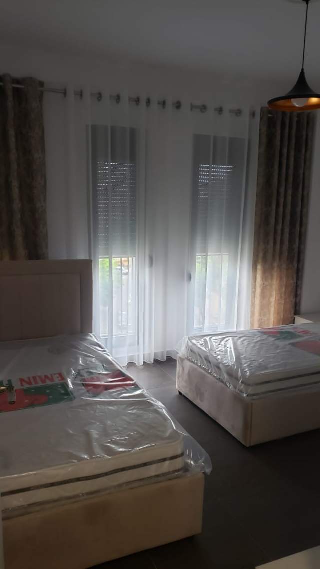 Tirane, jepet me qera apartament 2+1+BLK Kati 4, 114 m² 900 Euro (Rruga e Elbasanit)