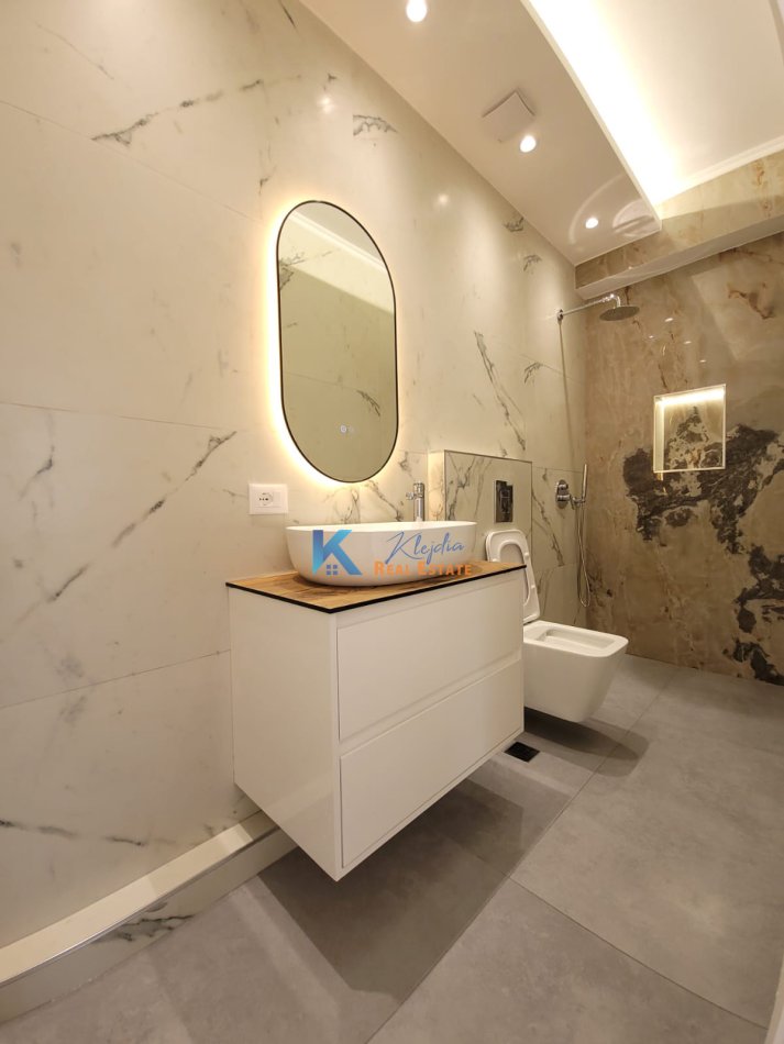 Tirane, shitet apartament 2+1+Ballkon Kati 7, 95 m² 210.000 € (Zogu i Zi)