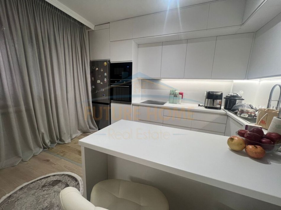 Tirane, shitet apartament 2+1+Ballkon Kati 1, 113 m² 215.000 € (Zogu i Zi)