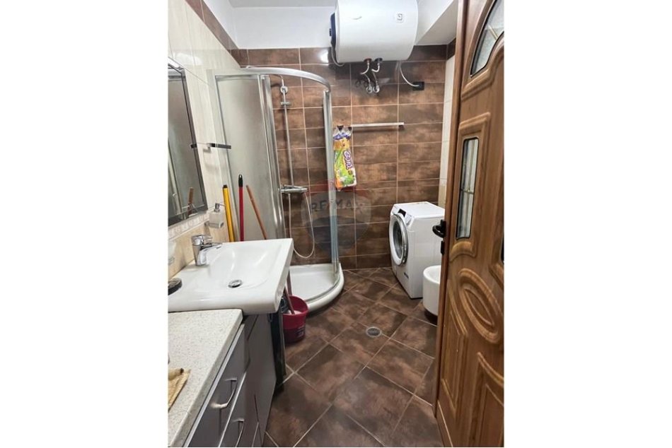 Tirane, jepet me qera 2+1 , 100 m² 700 € 