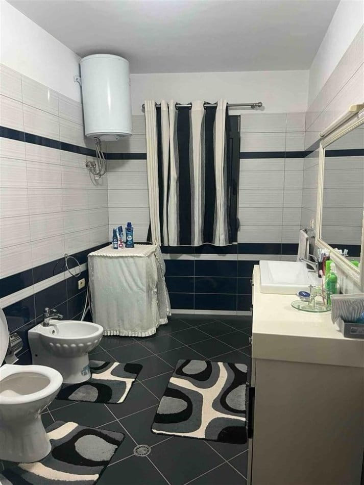 Tirane, shes apartament 2+1 Kati 3, 106 m² 200.000 € (Rruga Loni Ligori)