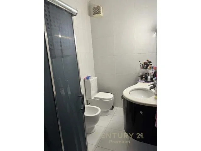 Tirane, shitet apartament 1+1+BLK Kati 5, 78 m² 126.000 Euro (Kopshti Zoologjik)