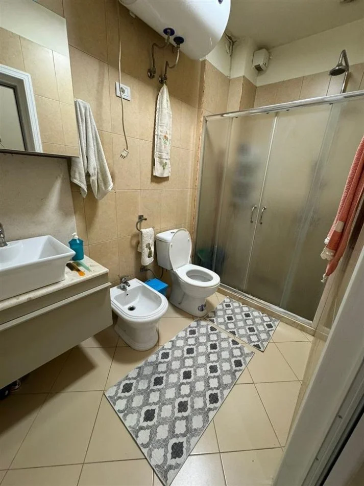 Tirane, jepet me qera apartament 1+1+Ballkon, Kati 2, 70 m² 680 € (komuna e parisit)