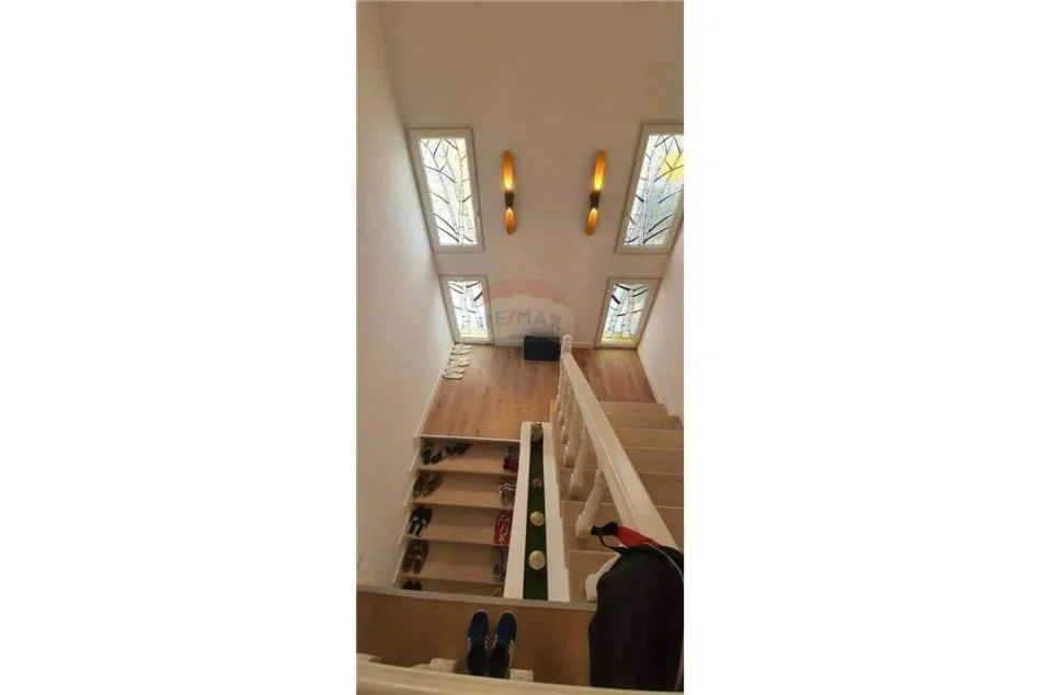 Durres, shitet apartament 3+1 Kati 5, 230 m² 250.000 € (Mali I Robit)