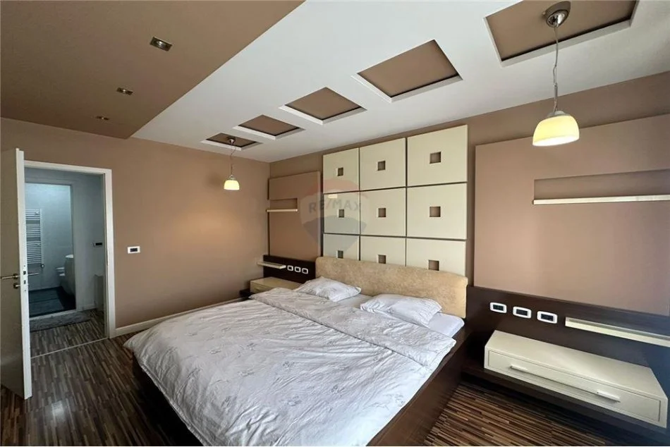 Tirane, shitet apartament 2+1 , 125 m² 330.000 € (Blloku)