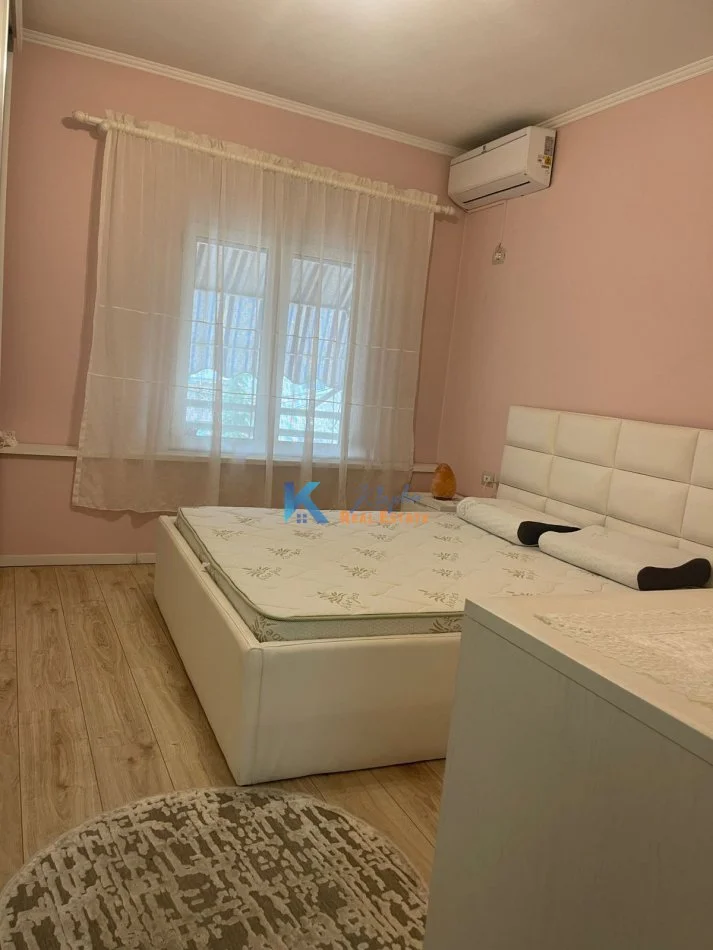 Tirane, jap me qera apartament 2+1+Ballkon Kati 5, 70 m² 850 € (Shallvaret)