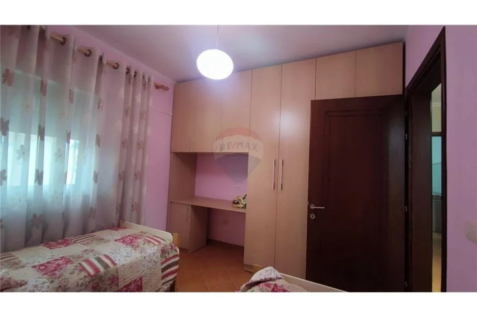 Tirane, shitet apartament 2+1 Kati 3, 101 m² 140.000 € (Rruga e Qelqit - Kombinat)