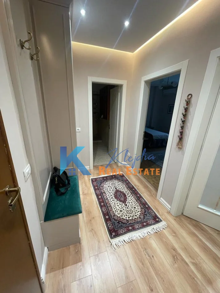Tirane, jepet me qera apartament 1+1 Kati 9, 70 m² 800 € (Afer Shkolles se Baletit)