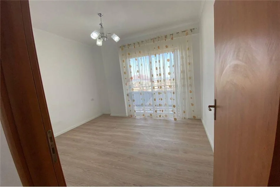 Tirane, shitet apartament 2+1 Kati 2, 83 m² 96.000 € (Rruga e Dajtit - Fresku)