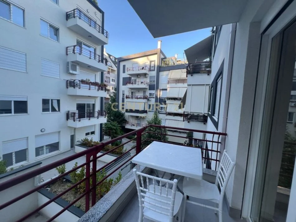 Shqiperi, jepet me qera apartament 2+1 Kati 3, 85 m² 900 € (liqeni i thate)