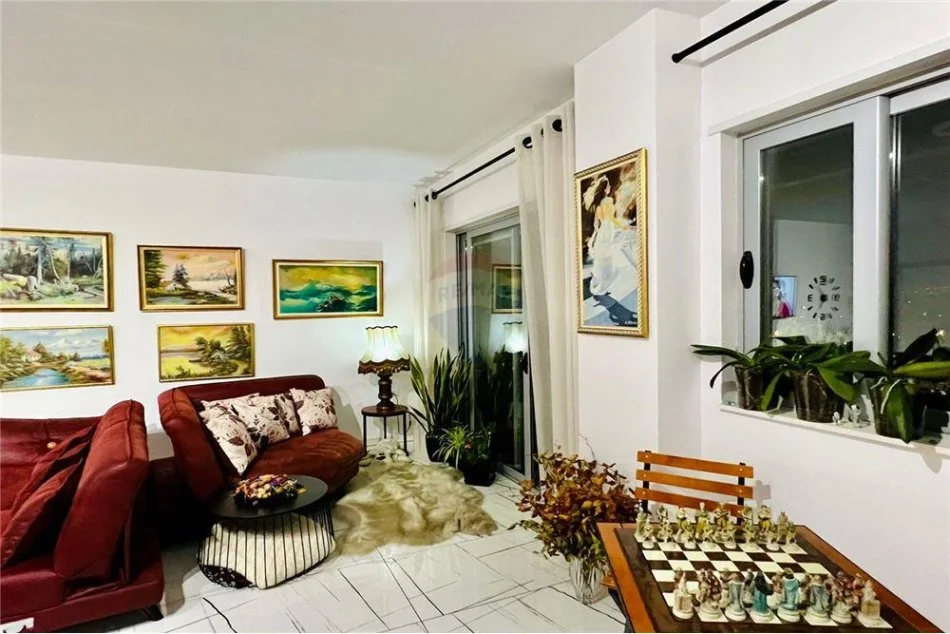 Tirane, shitet apartament 2+1 Kati 3, 136 m² 330.000 € (Rruga Hamdi Sina - Liqeni i Thatë)