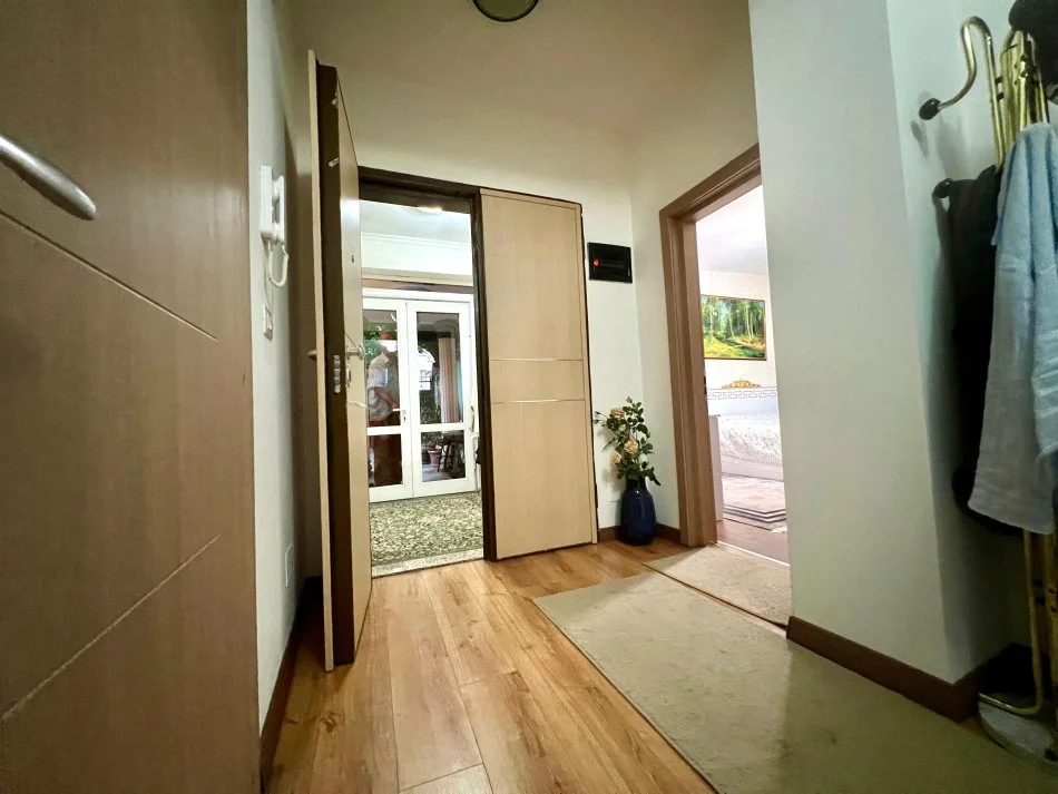 Tirane, shitet shtepi 2+1+Ballkon Kati 1, 193 m² 180.000 € (Allias)