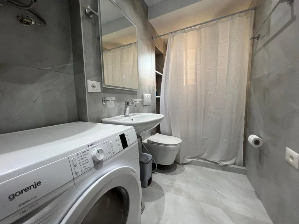 Tirane, jepet me qera apartament 2+1+Ballkon Kati 3, 77 m² 600 € (RRUGA E DURRESIT)