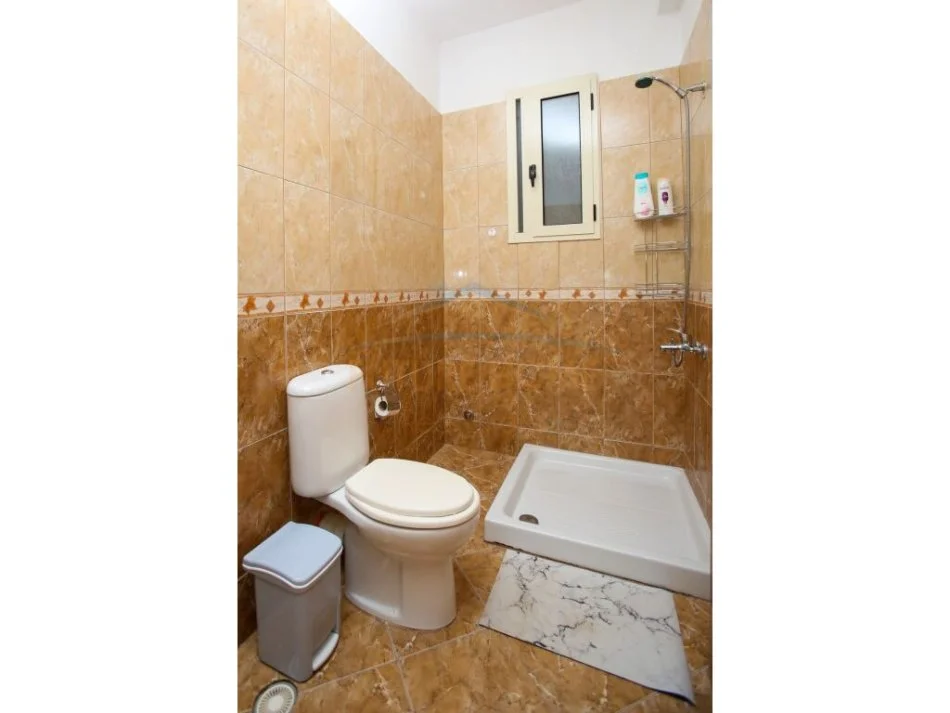 Vlore, jepet me qera apartament 1+1 Kati 6, 60 m² 300 € (Te Klinika Bakaj, Cole) RV44313