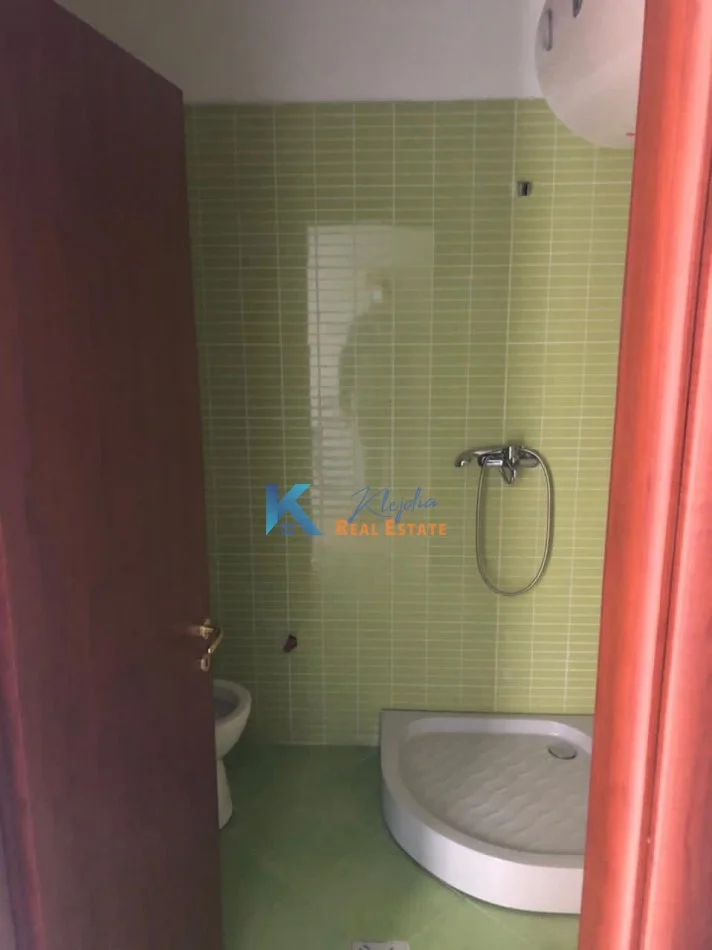 Tirane, jap me qera zyre Kati 7, 107 m² 550 € (Jordan Misja, afer Gener 2)