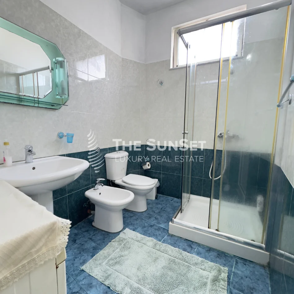 Tirane, jepet me qera apartament 1+1+Ballkon Kati 2, 600 € (15 Kateshi)