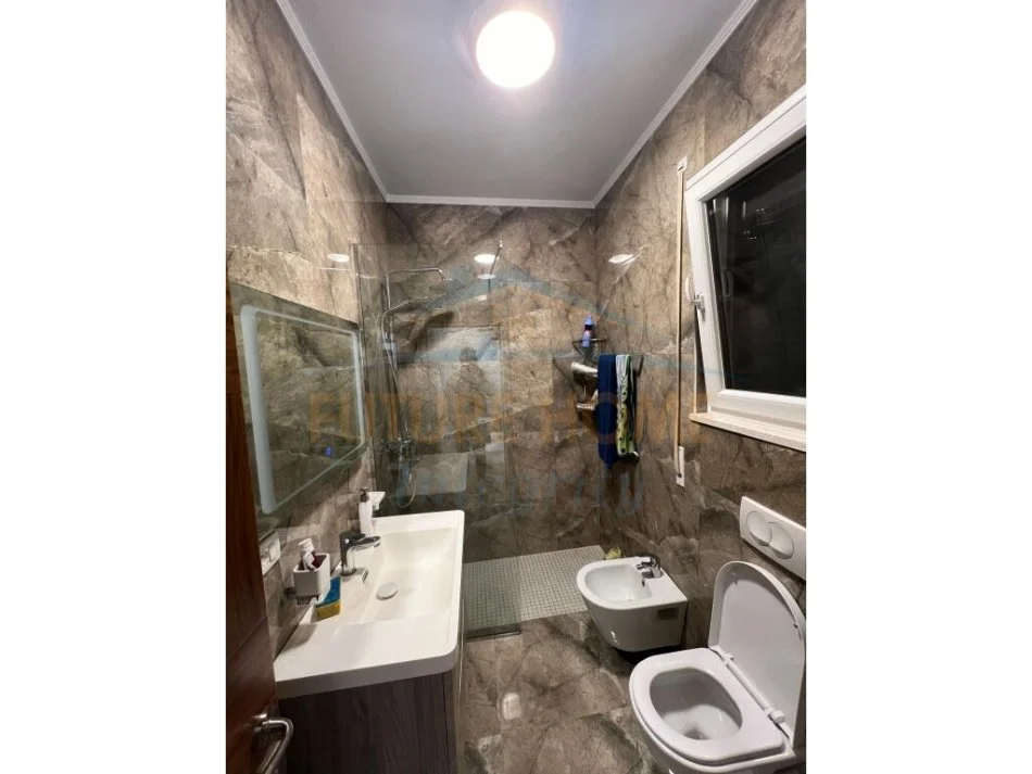 Gjiri Lalezit | Hamallaj, jepet me qera Vile 3+1+Aneks+Ballkon Kati 0, 500 m² 3.200 € (gjiri i lalezit)