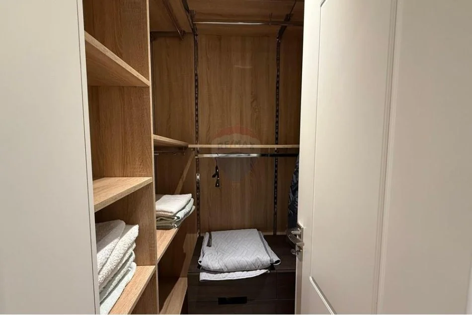 Tirane, jepet me qera apartament 2+1 Kati 2, 104 m² 1.200 € (Libri Universita)