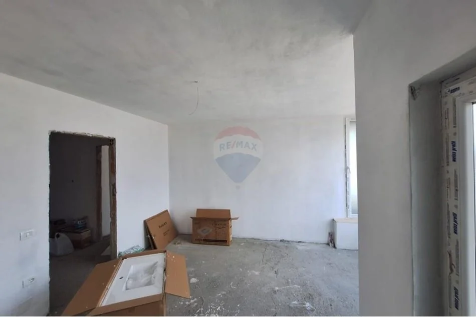 Tirane, shitet apartament 3+1 Kati 9, 130 m² 132.000 € (Pallatet Cabej)