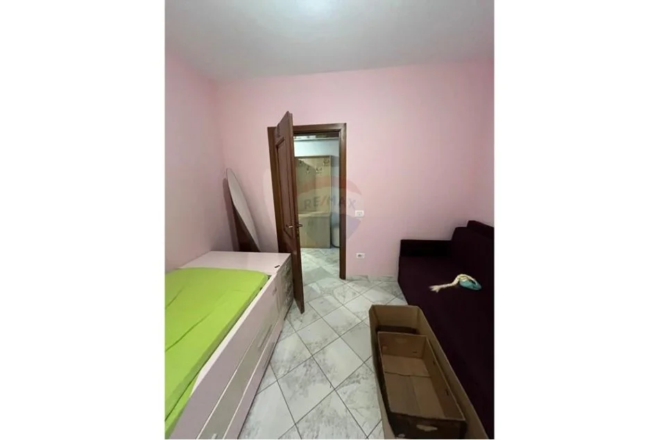 Tirane, jepet me qera apartament 2+1 Kati 1, 78 m² 450 € (Liqeni That)