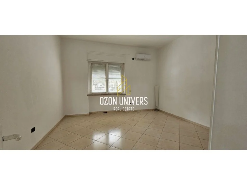 Tirane, jepet me qera ambjent biznesi Kati 0, 209 m² 2.300 €