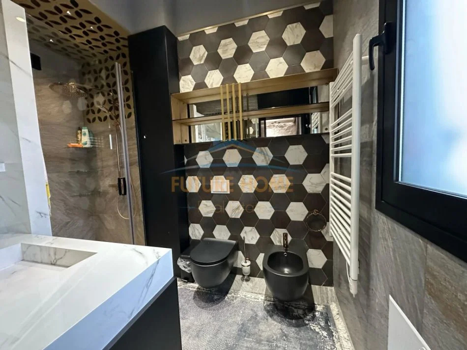 Tirane, jepet me qera apartament+verande | Penthouse 4+1+Aneks+Ballkon Kati 5, 300 m² 3.000 € (liqeni i thate)