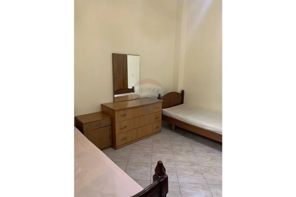 Tirane, jepet me qera apartament 1+1 Kati 4, 60 m² 300 € (Qyteti Studentit)