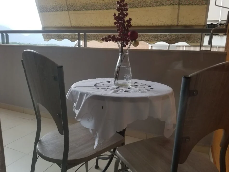 Tirane, jepet me qera apartament 1+1+Ballkon Kati 3, 65 m² 550 € (Liqeni i Thate)