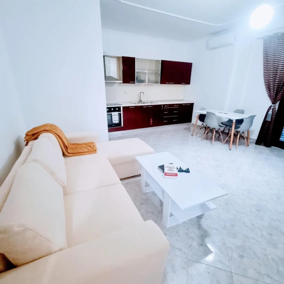 Shqiperi, jepet me qera apartament 1+1+Ballkon Kati 7, 