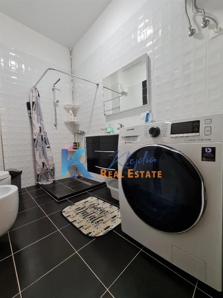 Tirane, jap me qera apartament 1+1+Ballkon Kati 7, 60 m² 650 € (Komuna e Parisit, Kika 2)