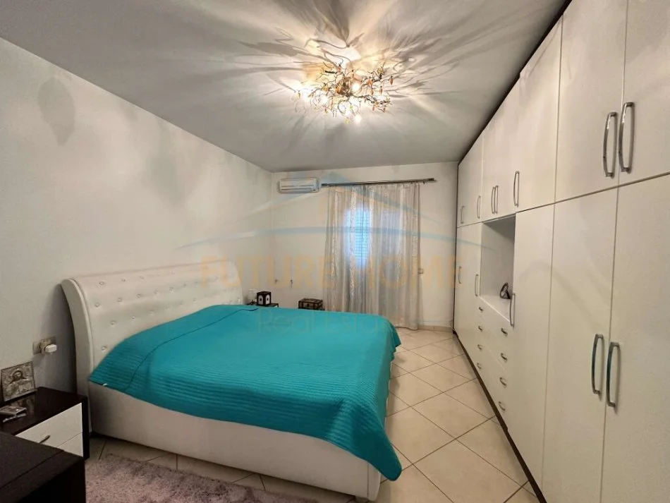 Tirane, shitet Vile , 350.000 € (Lagja e Re, Vore.)