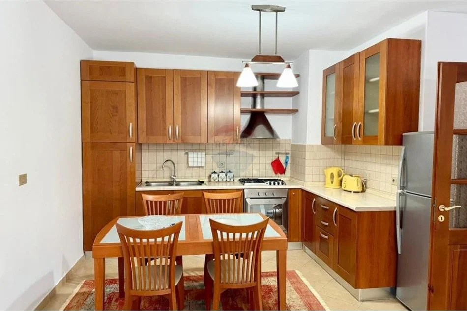 Tirane, jepet me qera apartament , 80 m² 650 € (Rruga Imer Kurti)