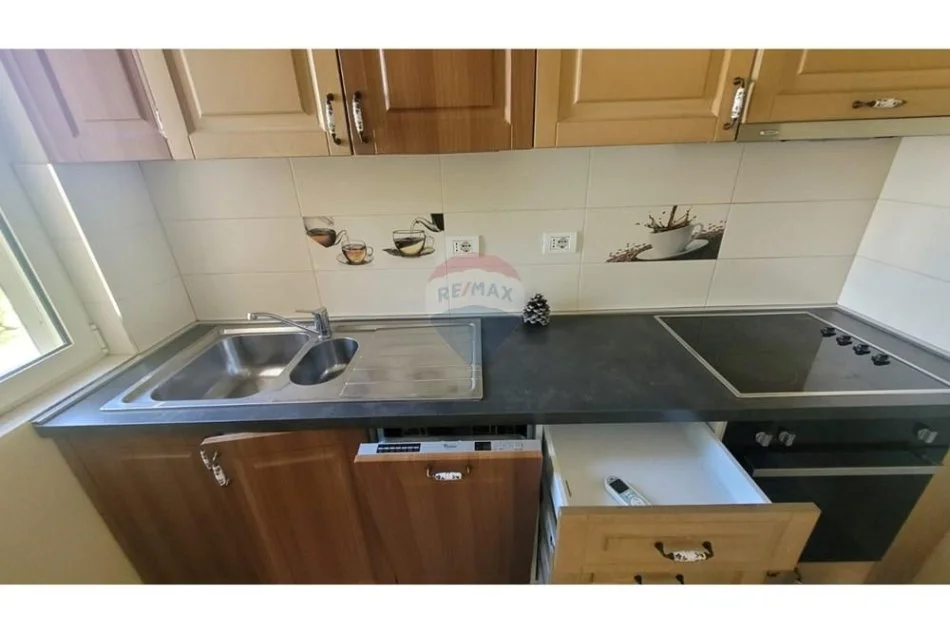 Shqiperi, jepet me qera apartament 2+1+Aneks+Ballkon Kati 4, 68 m² 450 € (Materniteti i ri)