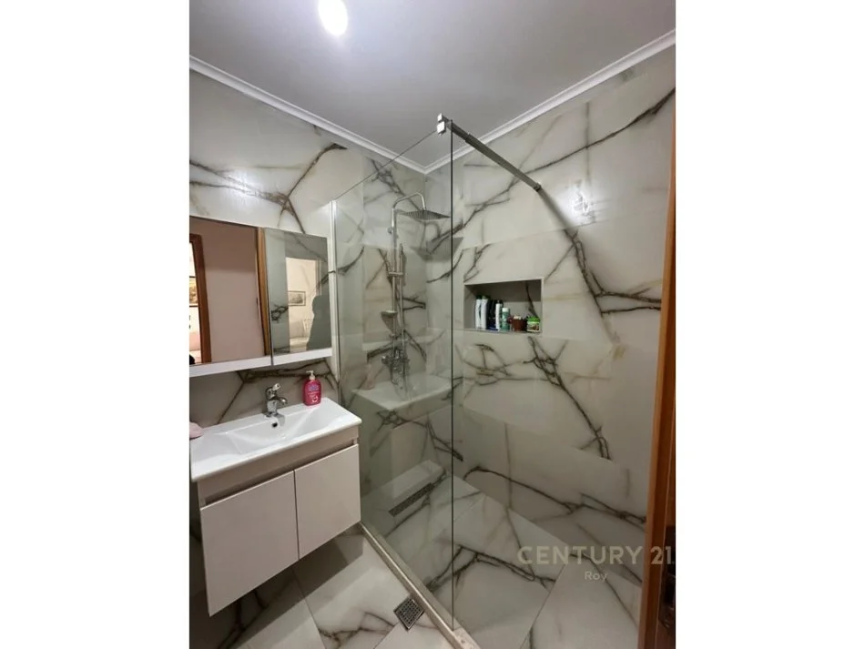 Tirane, shes apartament 1+1 Kati 3, 52 m² 115.000 € (Shkembi i Kavajes)