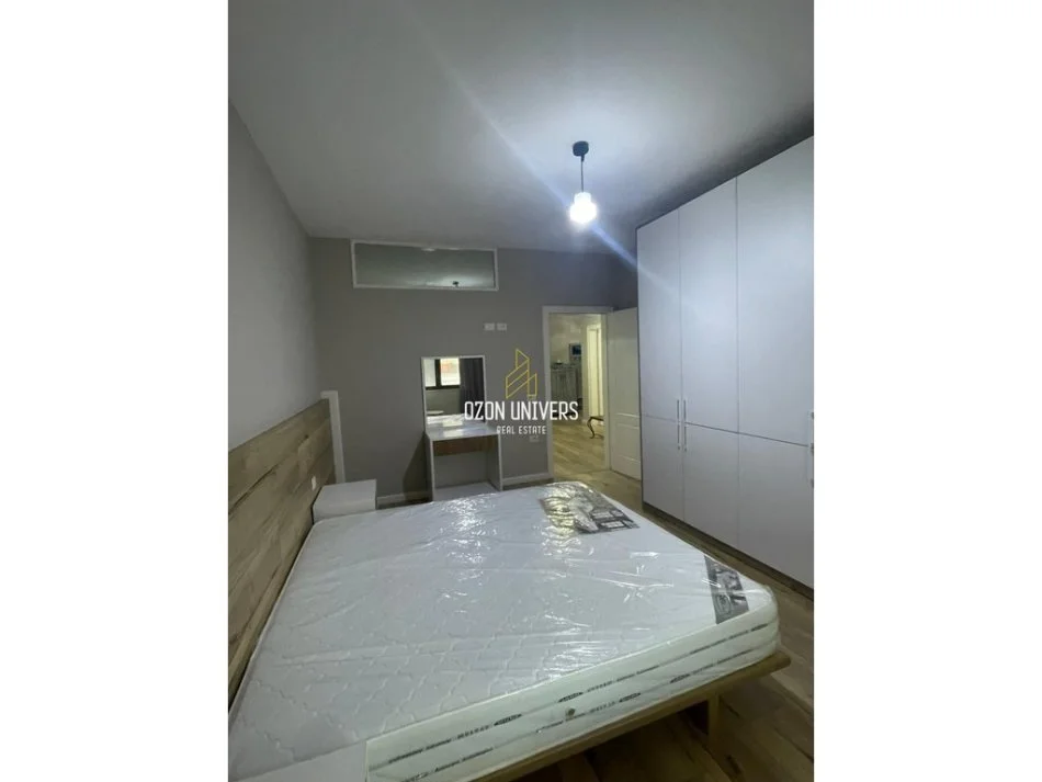 Tirane, jepet me qera apartament 2+1 Kati 5, 120 m² 550 €