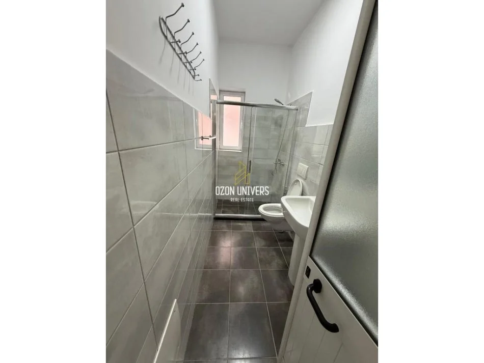 Tirane, jepet me qera ambjent biznesi Kati 2, 95 m² 700 € (Myslym Shyri)