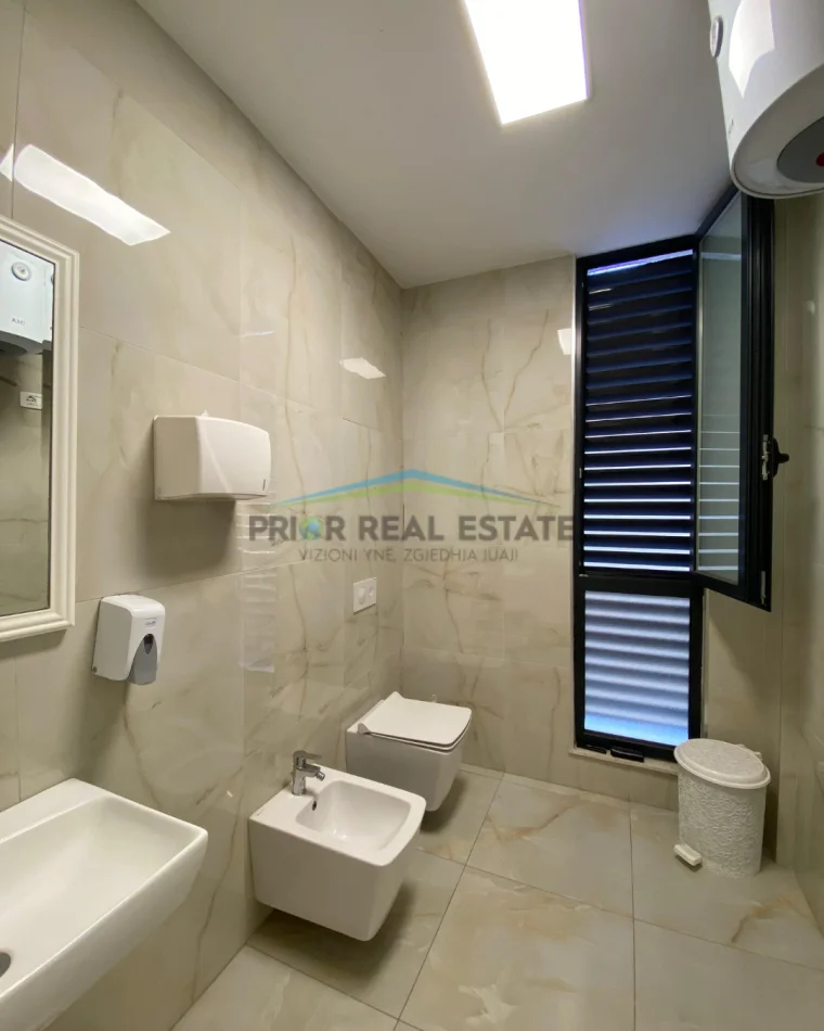 Tirane, jepet me qera ambjent biznesi Kati 1, 275 m² 4.600 € Qender (Gjimnazi Sami Frasheri)